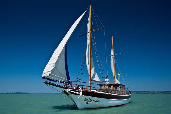 Sailing on the Lake Balatonon - Lake Balaton scenic tour