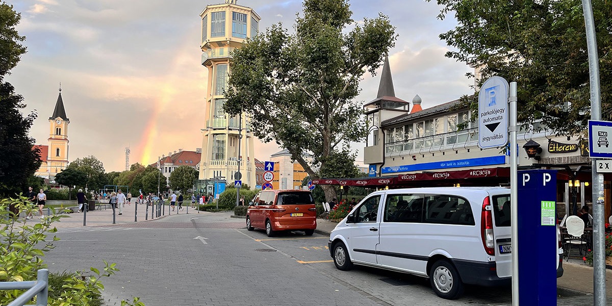 Siófok taxi, minibusz és reptéri transzfer. Siófok Vip car Service. Angolul és Németül beszélő sofőr, Budapest - Balaton Transzfer.